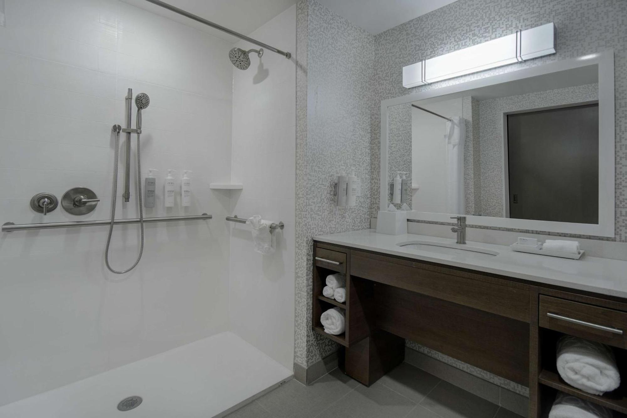 Home2 Suites By Hilton Grand Rapids Airport Kentwood Exterior foto