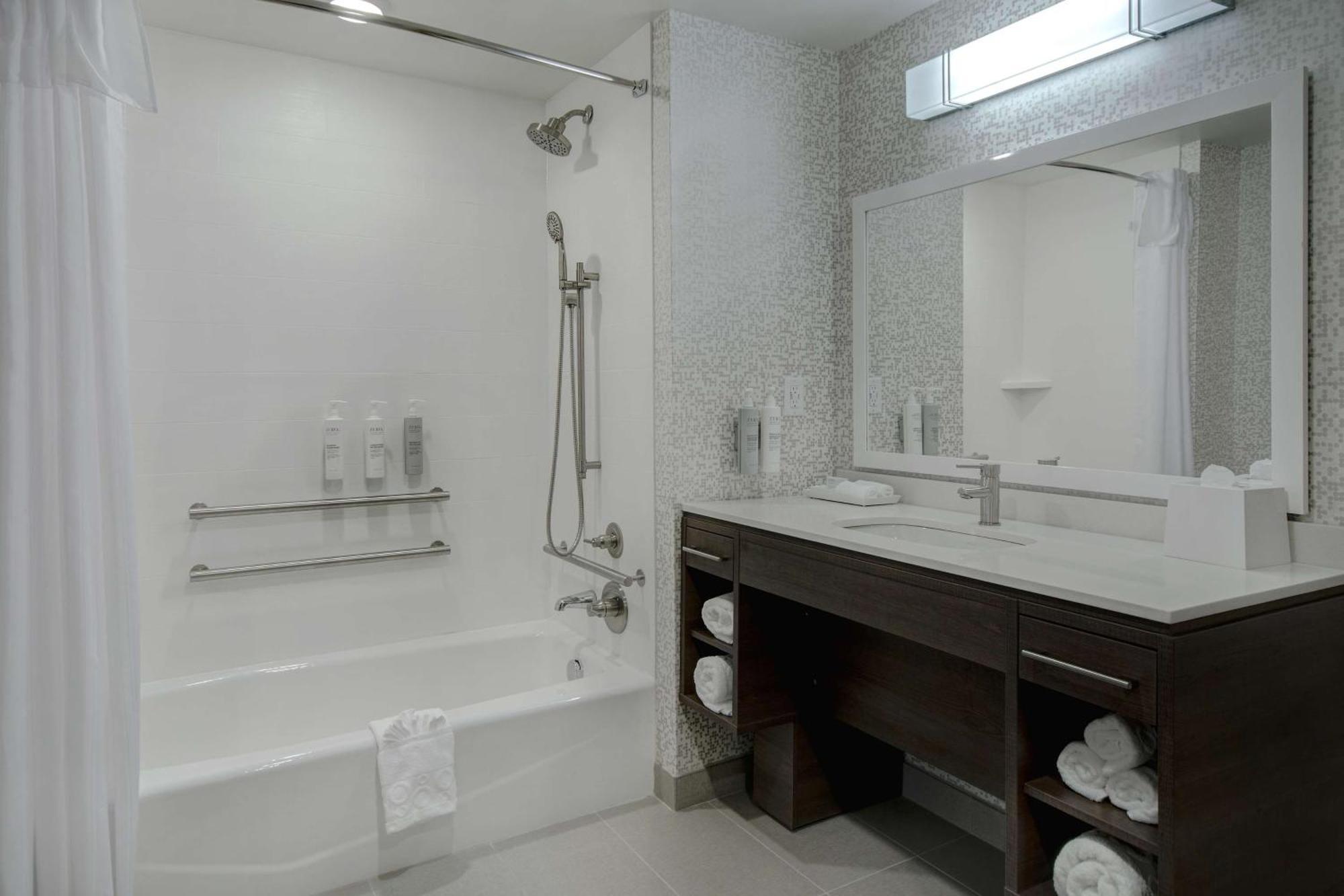Home2 Suites By Hilton Grand Rapids Airport Kentwood Exterior foto
